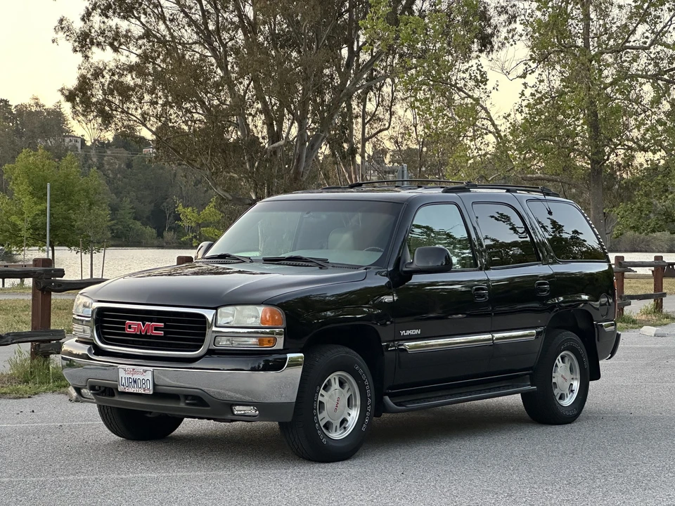 2001 GMC Yukon 2nd Gen - Image 2 of 31