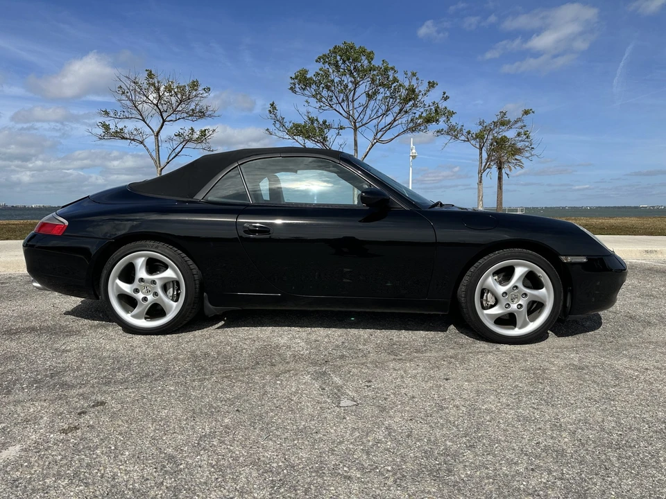 2001 Porsche 996 Carrera 4 - Image 23 of 31