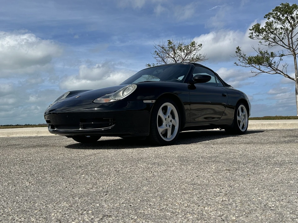 2001 Porsche 996 Carrera 4 - Image 12 of 31