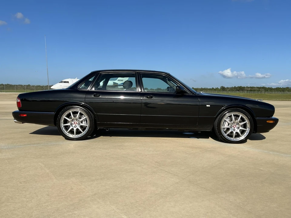 2002 Jaguar X308 XJR - Image 14 of 31