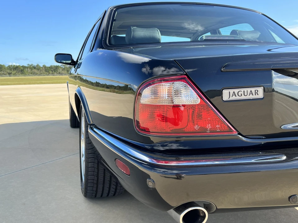 2002 Jaguar X308 XJR - Image 23 of 31