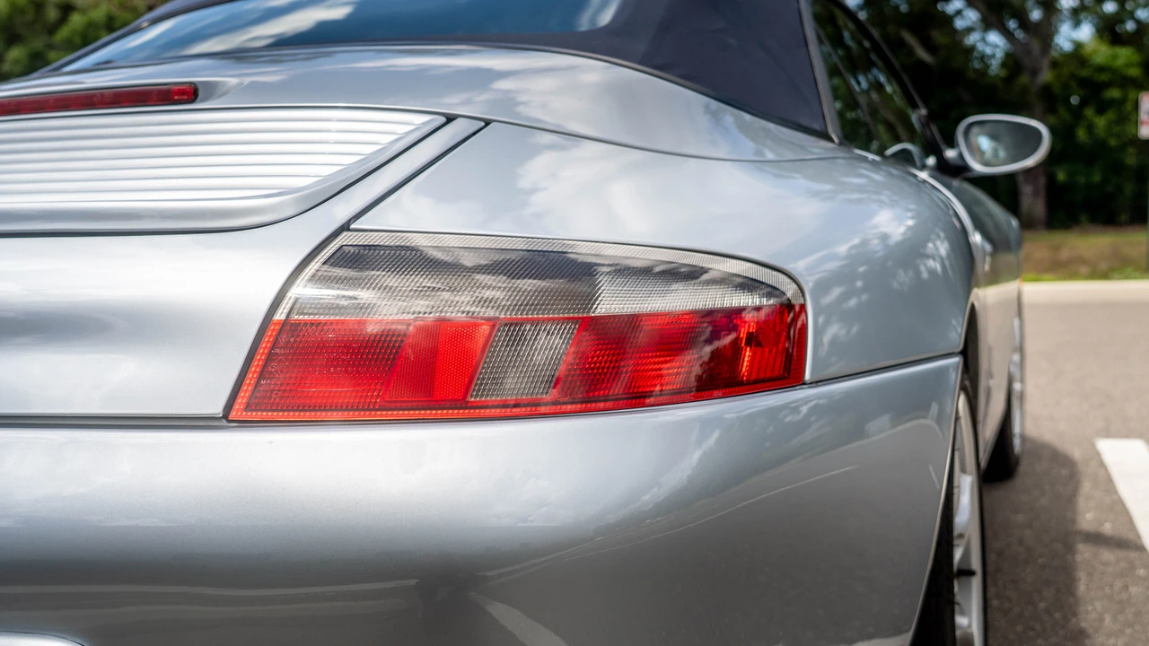 2002 Porsche 996 Carrera - Image 28 of 31