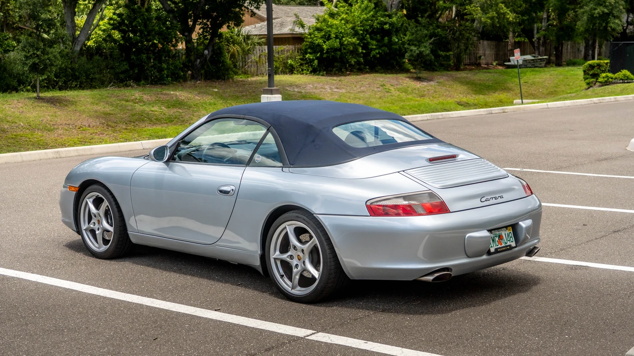 2002 Porsche 996 Carrera - Image 10 of 31