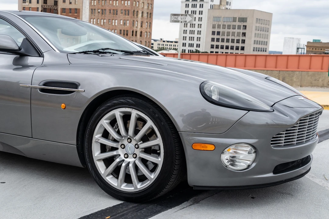 2003 Aston Martin Vanquish 1st Gen - Image 23 of 31