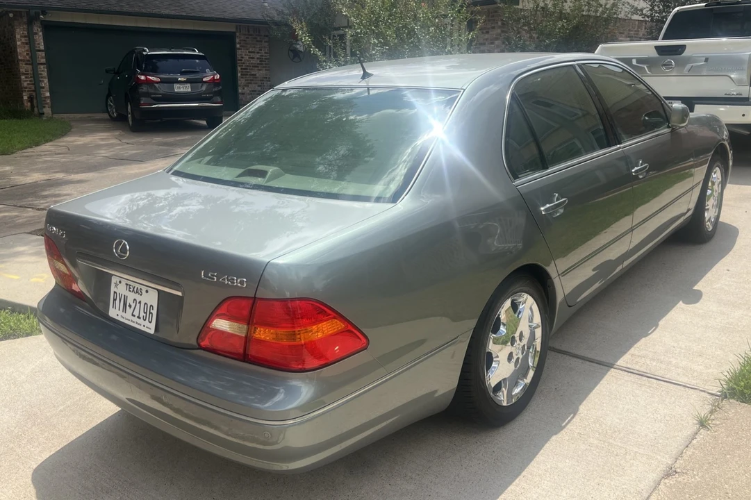 2003 Lexus LS 3rd Gen - Image 12 of 31