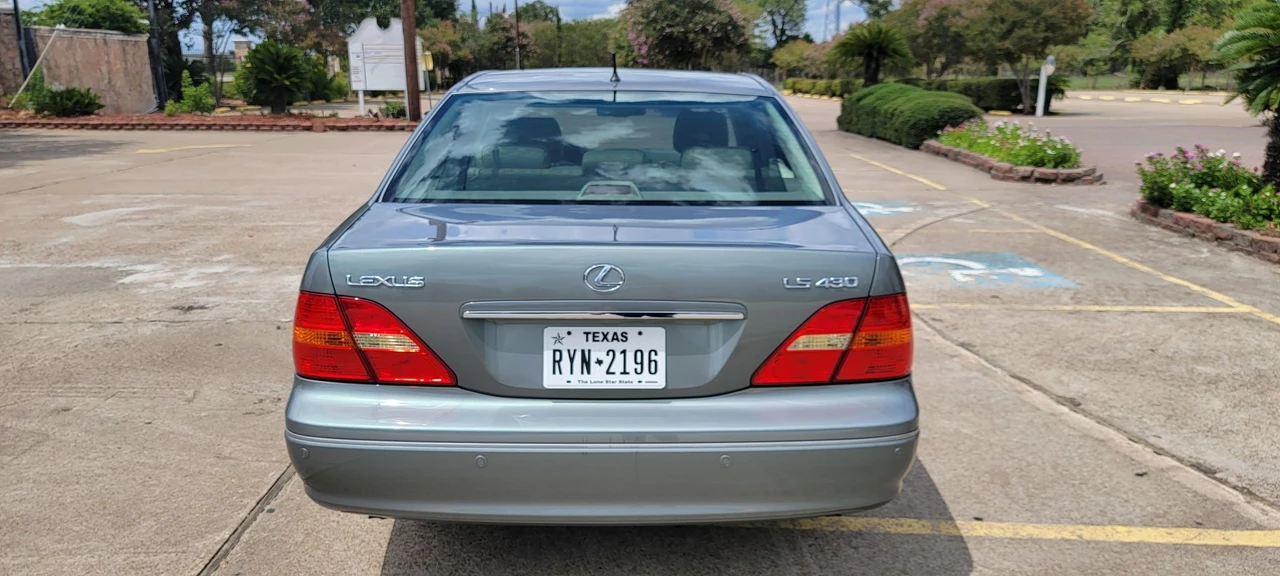 2003 Lexus LS 3rd Gen - Image 11 of 31