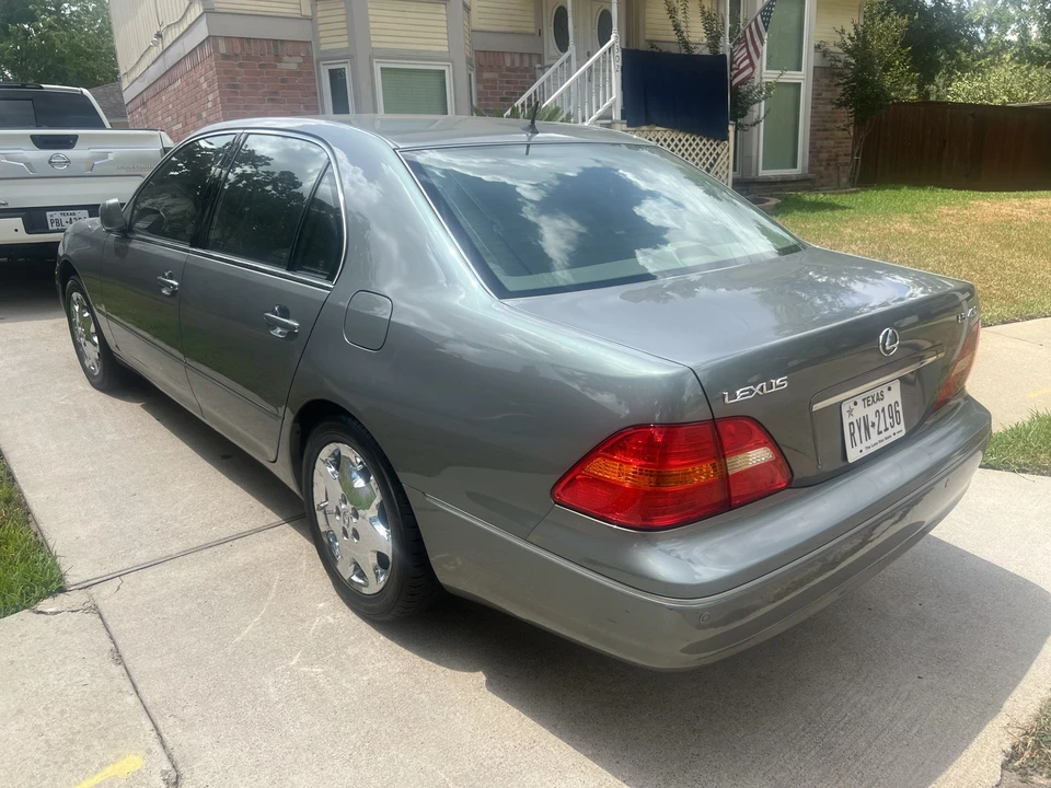2003 Lexus LS 3rd Gen - Image 9 of 31