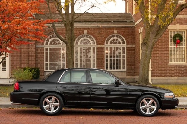2003 Mercury Marauder - Image 3 of 7