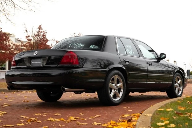 2003 Mercury Marauder - Image 2 of 7