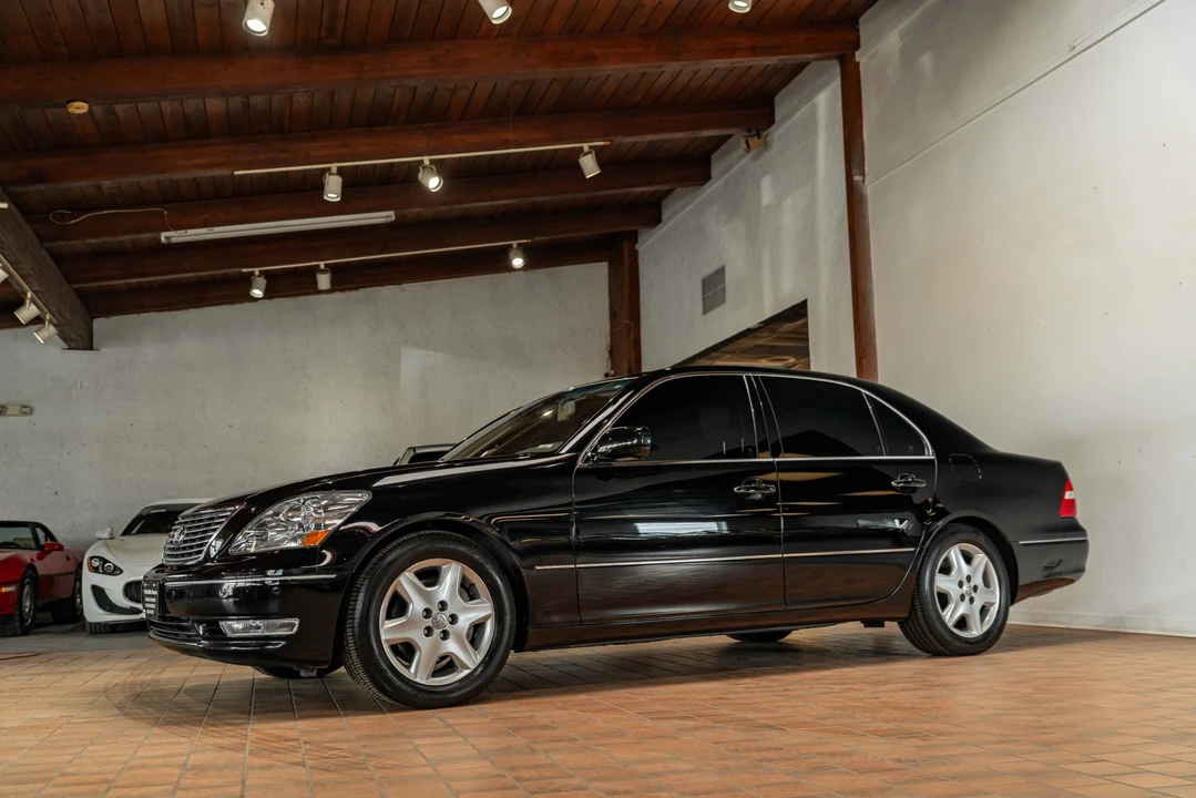 2004 Lexus LS 3rd Gen - Image 5 of 31