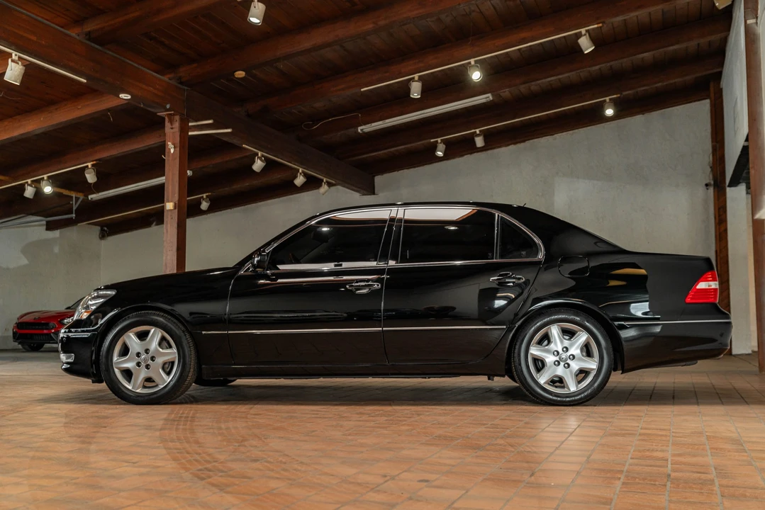 2004 Lexus LS 3rd Gen - Image 9 of 31