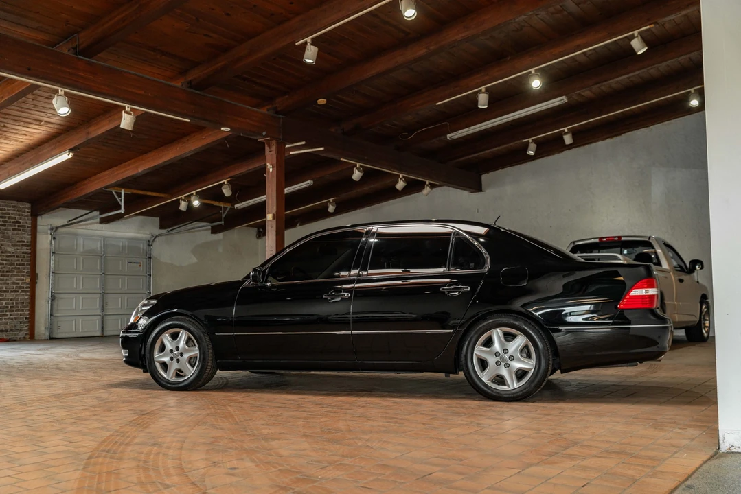 2004 Lexus LS 3rd Gen - Image 10 of 31