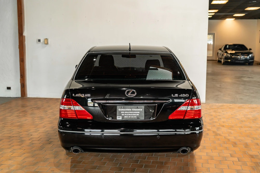 2004 Lexus LS 3rd Gen - Image 19 of 31