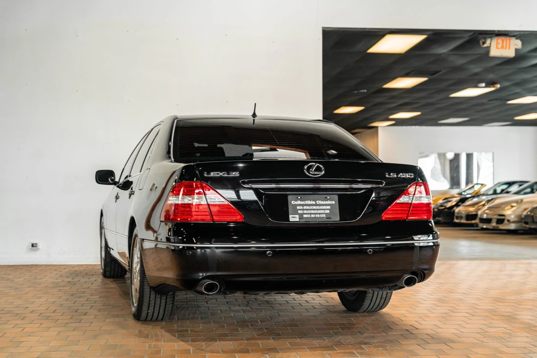 2004 Lexus LS 3rd Gen - Image 17 of 31