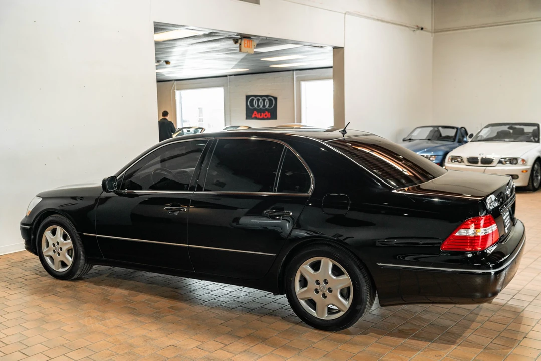 2004 Lexus LS 3rd Gen - Image 12 of 31