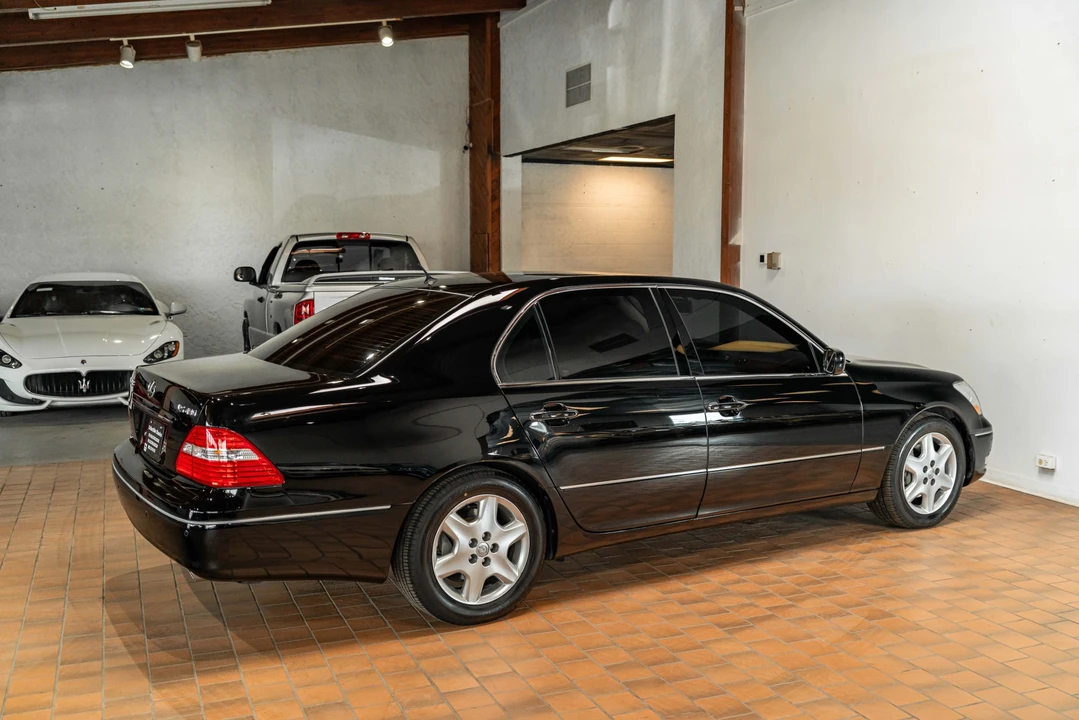 2004 Lexus LS 3rd Gen - Image 26 of 31