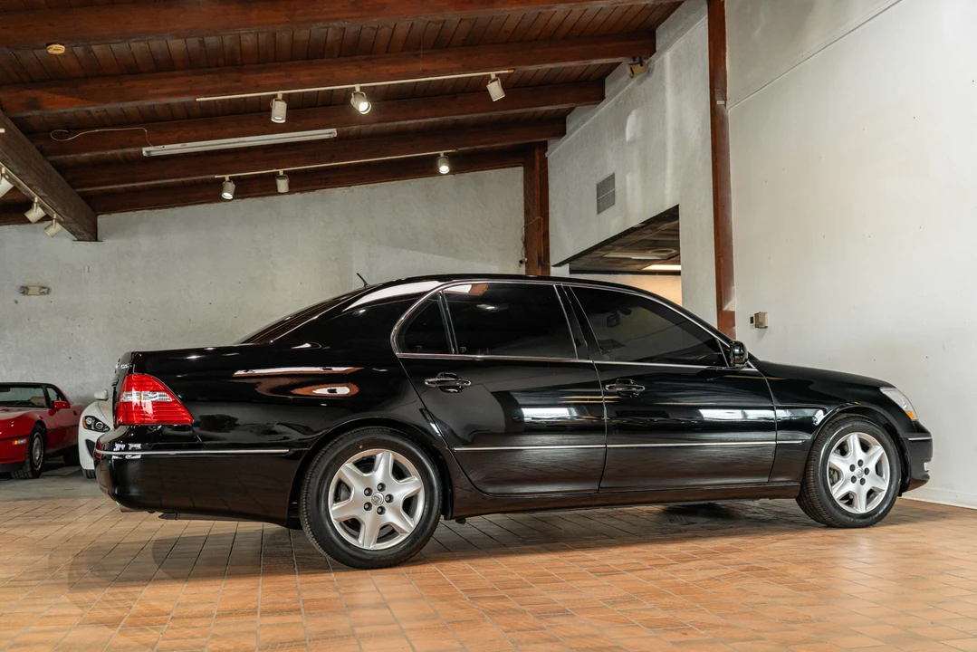 2004 Lexus LS 3rd Gen - Image 29 of 31