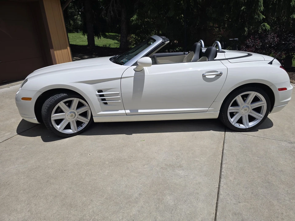 2005 Chrysler Crossfire - Image 9 of 31