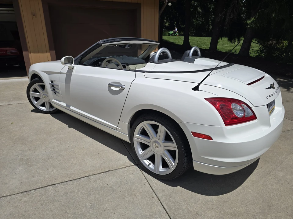 2005 Chrysler Crossfire - Image 16 of 31