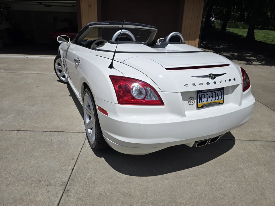 2005 Chrysler Crossfire - Image 18 of 31