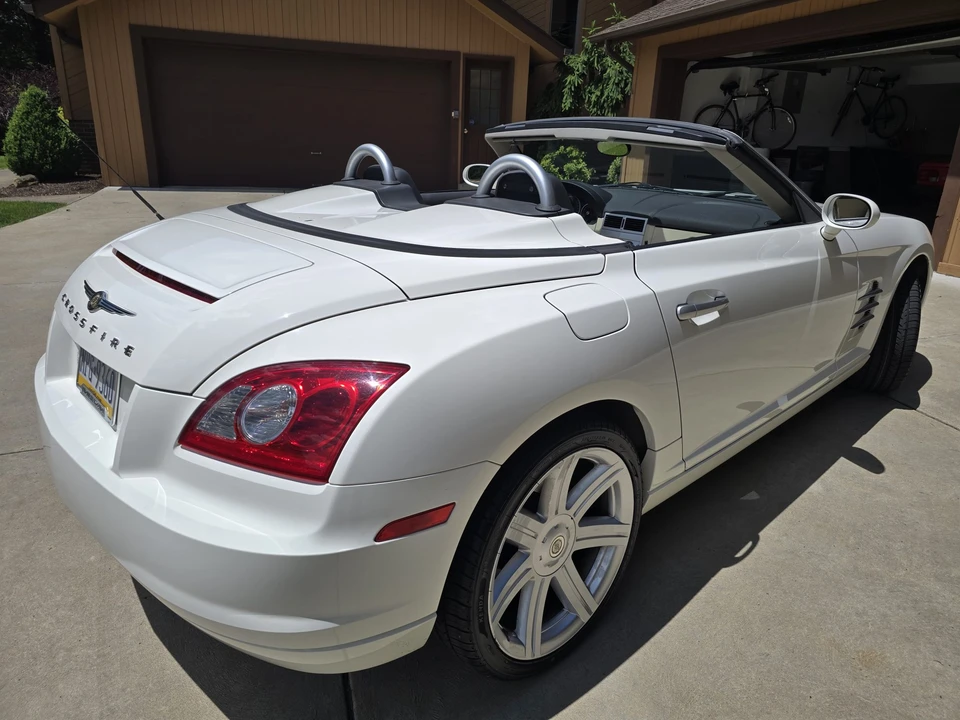 2005 Chrysler Crossfire - Image 22 of 31