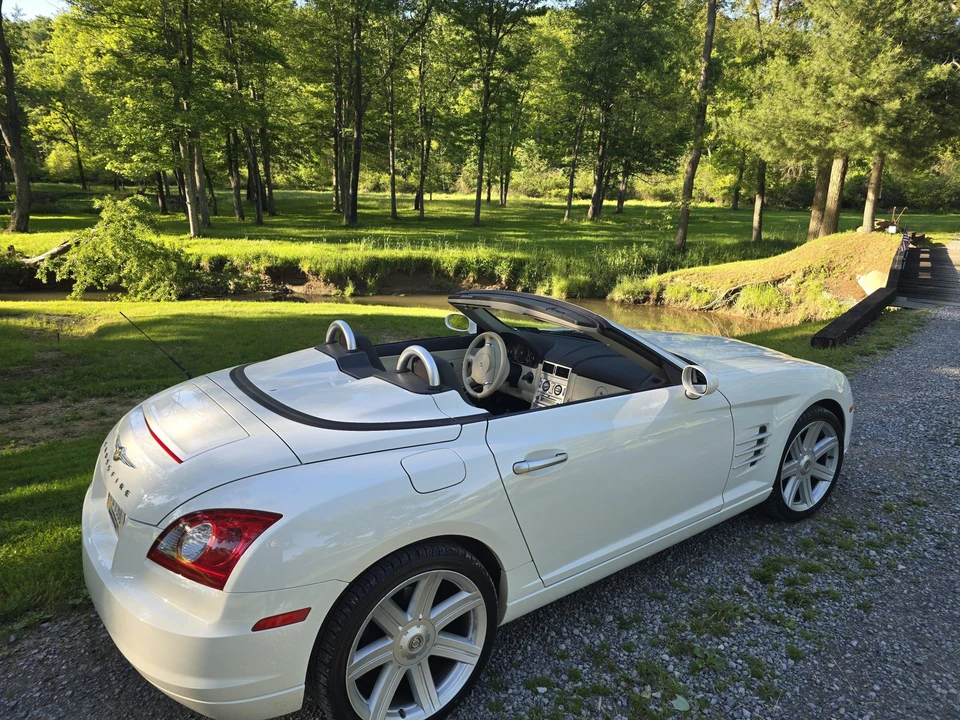 2005 Chrysler Crossfire - Image 24 of 31