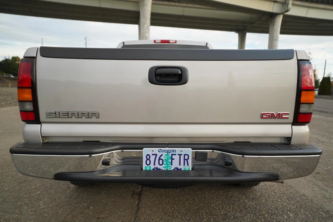 2005 GMC Sierra 1st Gen - Image 15 of 31