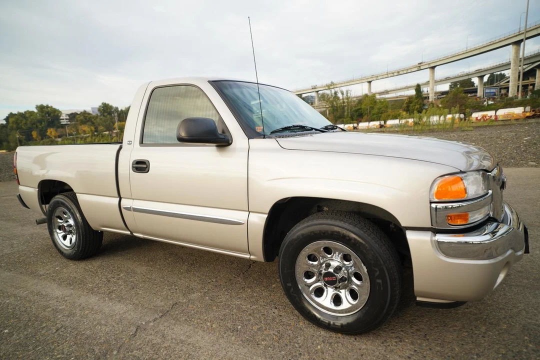 2005 GMC Sierra 1st Gen - Image 25 of 31