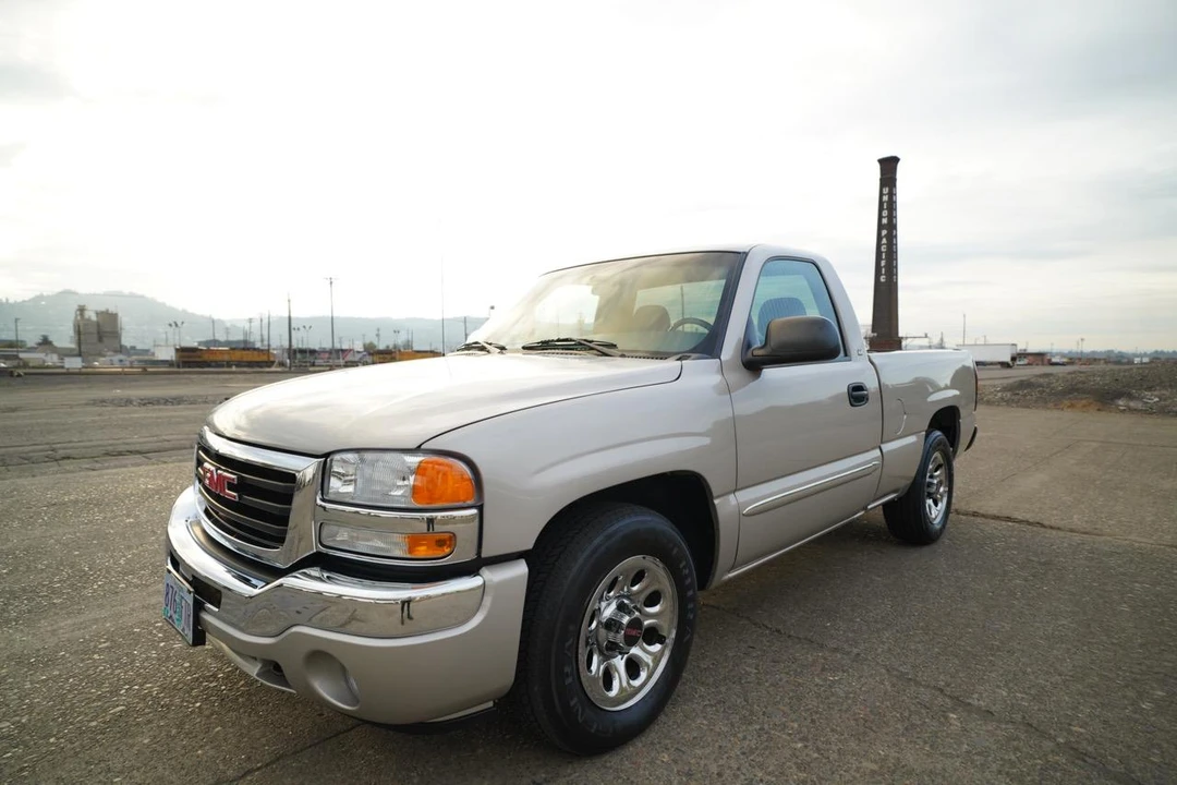 2005 GMC Sierra 1st Gen - Image 2 of 31