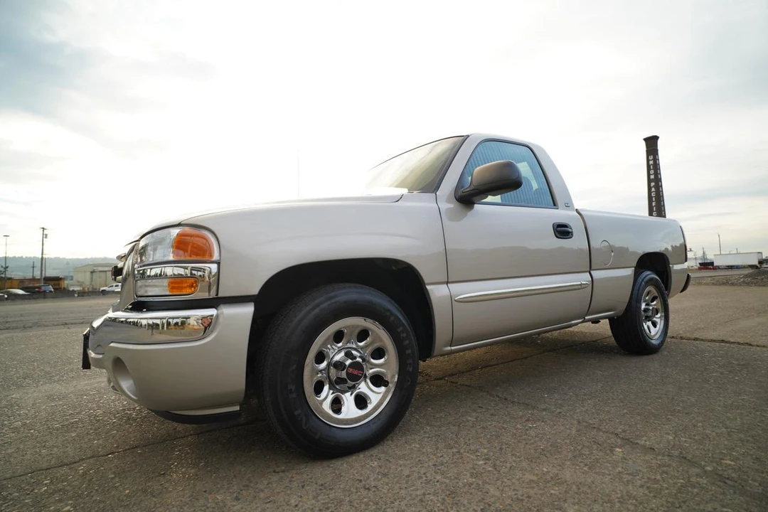 2005 GMC Sierra 1st Gen - Image 3 of 31