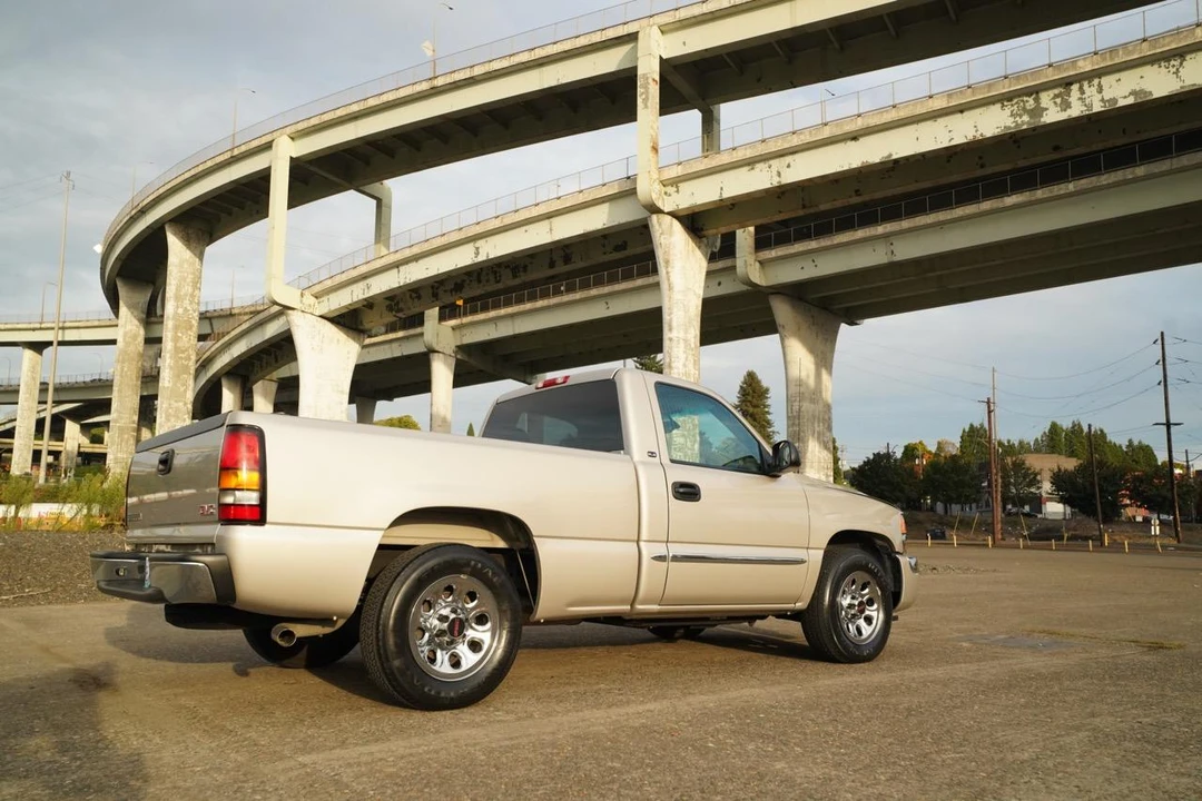 2005 GMC Sierra 1st Gen - Image 19 of 31