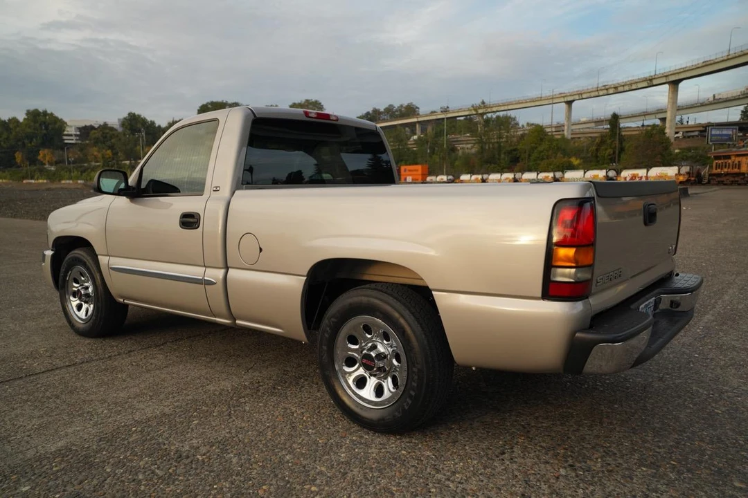 2005 GMC Sierra 1st Gen - Image 9 of 31