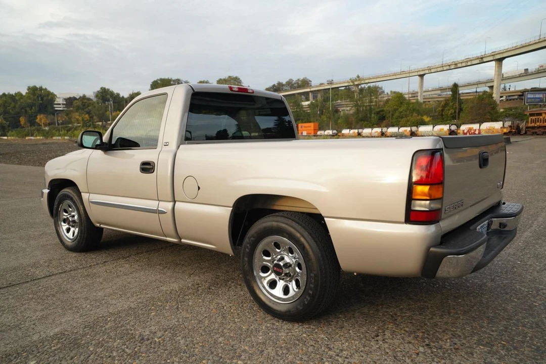 2005 GMC Sierra 1st Gen - Image 10 of 31