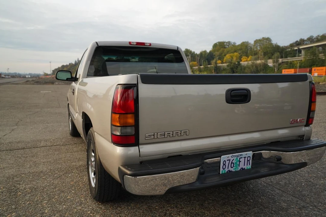 2005 GMC Sierra 1st Gen - Image 12 of 31