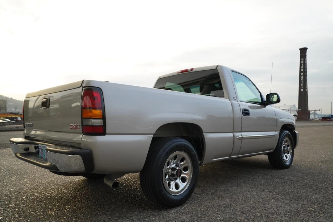 2005 GMC Sierra 1st Gen - Image 18 of 31