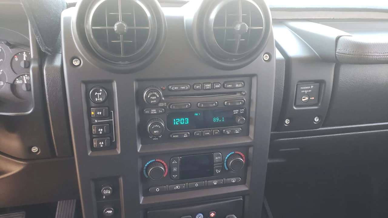 2005 Hummer Hummer H2 - Image 28 of 31