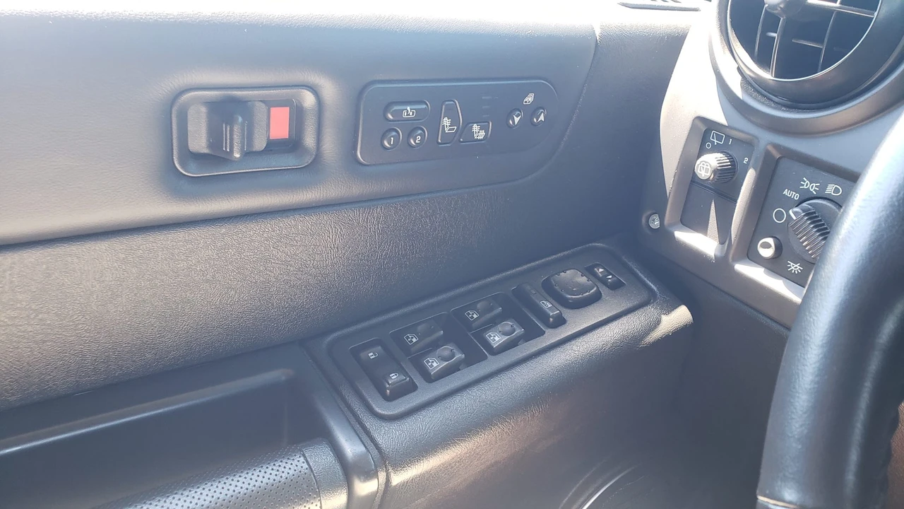 2005 Hummer Hummer H2 - Image 25 of 31
