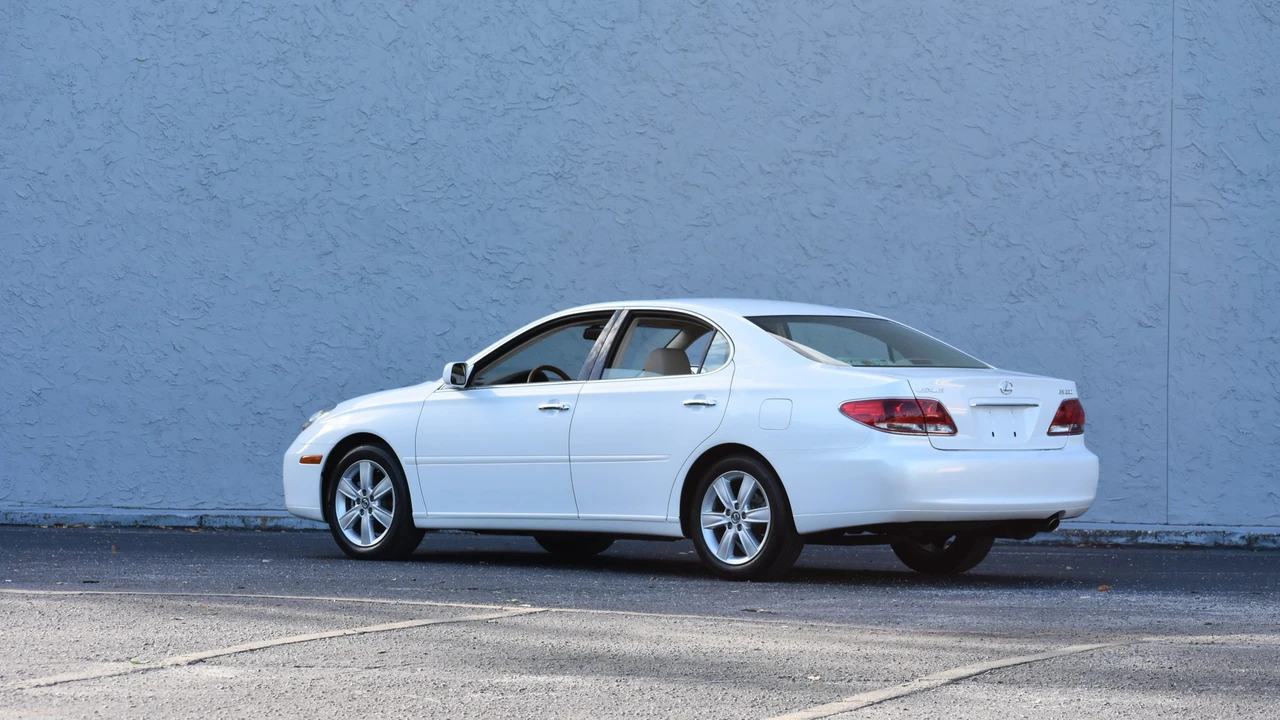 2005 Lexus ES 4th Gen - Image 23 of 31