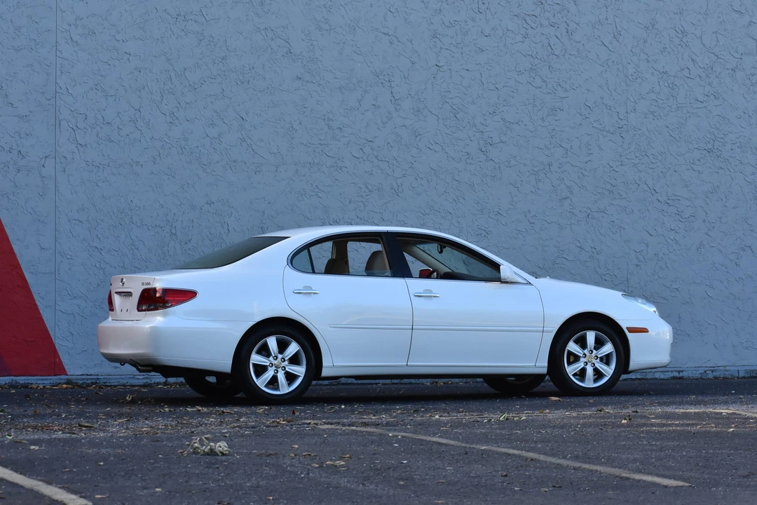 2005 Lexus ES 4th Gen - Image 13 of 31