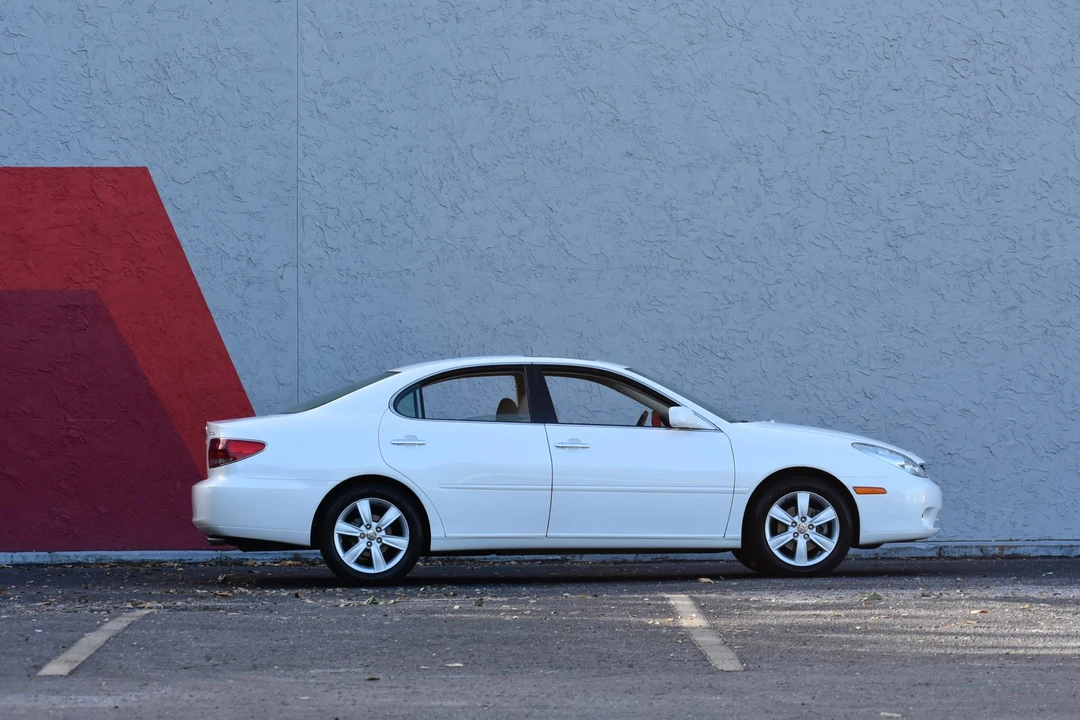 2005 Lexus ES 4th Gen - Image 12 of 31