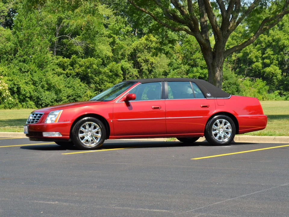 2008 Cadillac DTS - Image 2 of 31