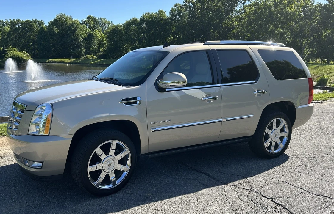 2010 Cadillac Escalade & EXT 3rd Gen - Image 13 of 31