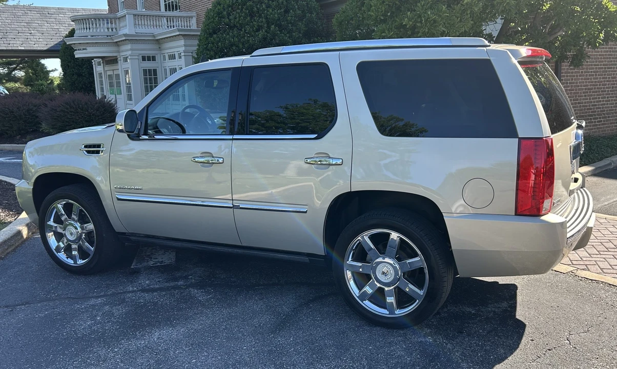 2010 Cadillac Escalade & EXT 3rd Gen - Image 20 of 31