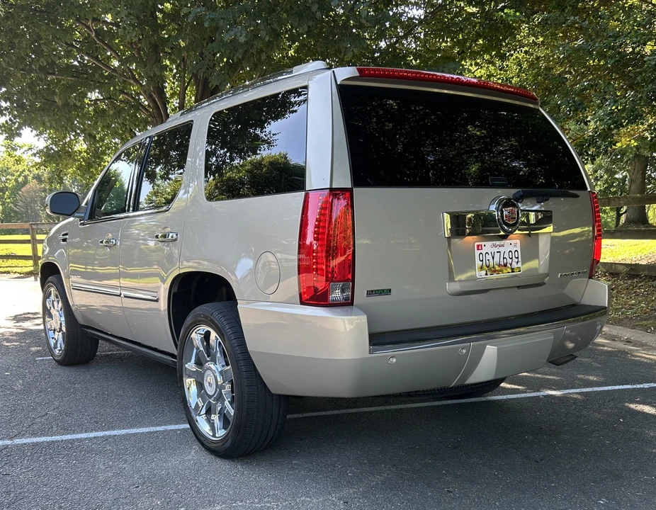 2010 Cadillac Escalade & EXT 3rd Gen - Image 25 of 31