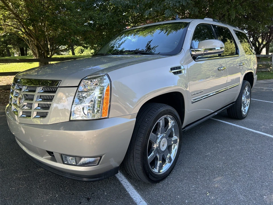 2010 Cadillac Escalade & EXT 3rd Gen - Image 7 of 31