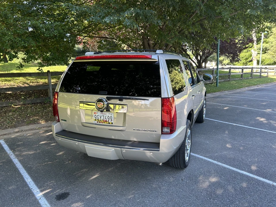 2010 Cadillac Escalade & EXT 3rd Gen - Image 28 of 31