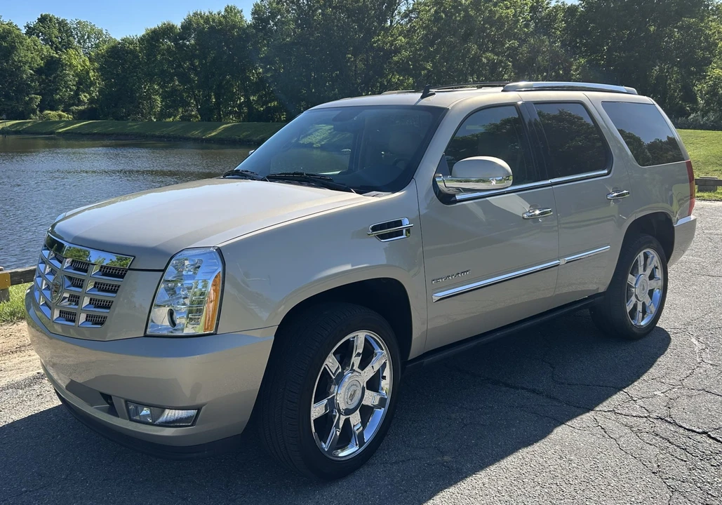 2010 Cadillac Escalade & EXT 3rd Gen - Image 10 of 31