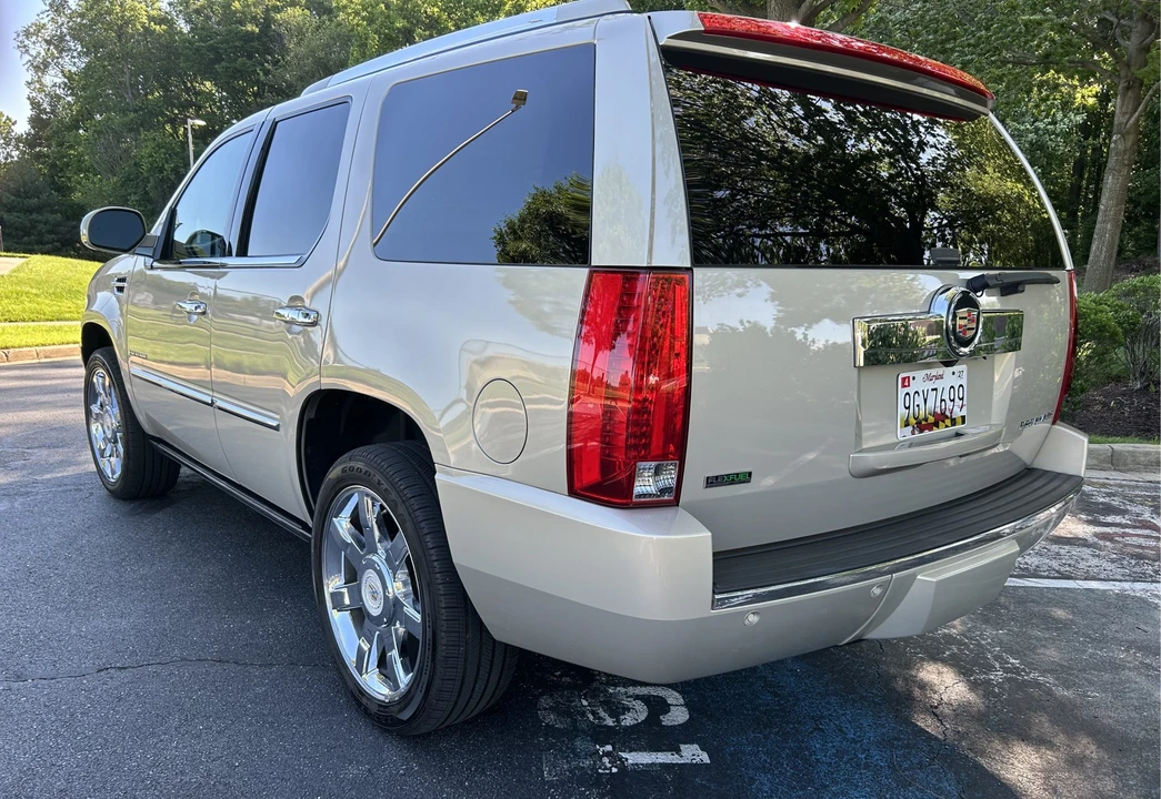 2010 Cadillac Escalade & EXT 3rd Gen - Image 24 of 31