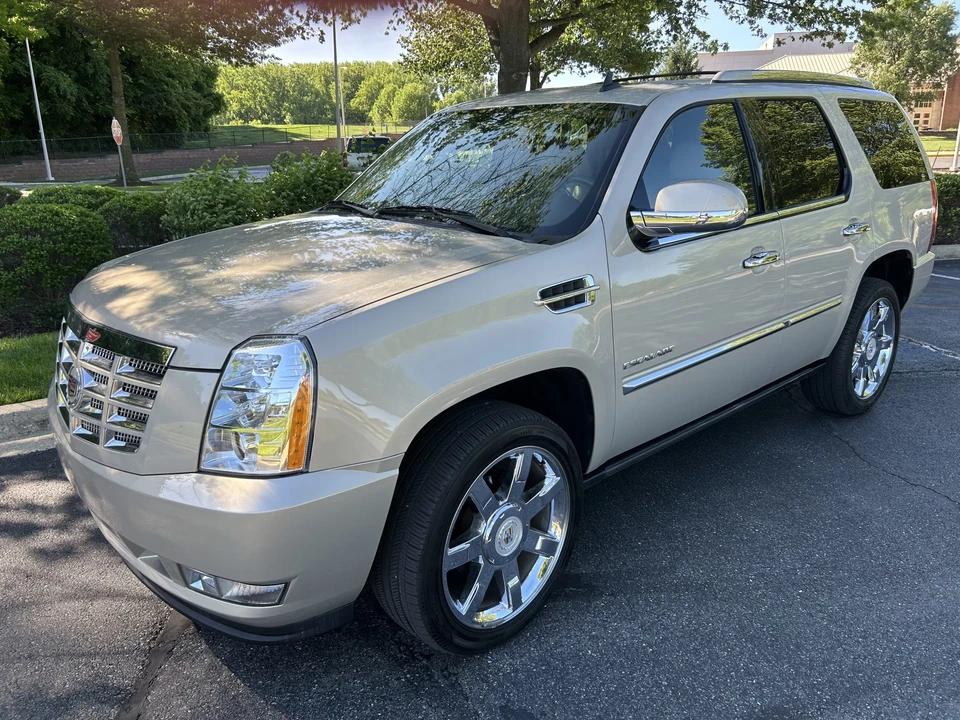 2010 Cadillac Escalade & EXT 3rd Gen - Image 9 of 31
