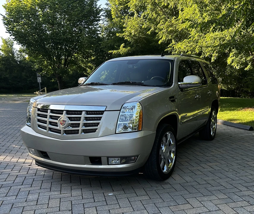 2010 Cadillac Escalade & EXT 3rd Gen - Image 3 of 31